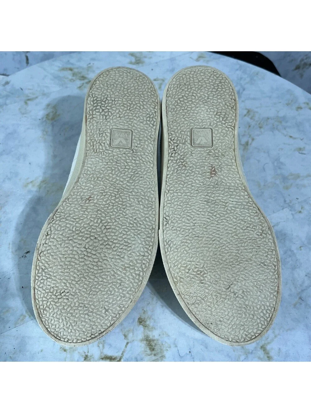 Veja upper midsole